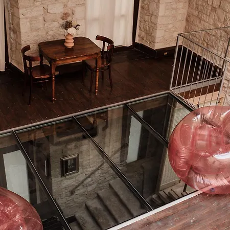 V1 Loft - Luxury Bed & Breakfast *